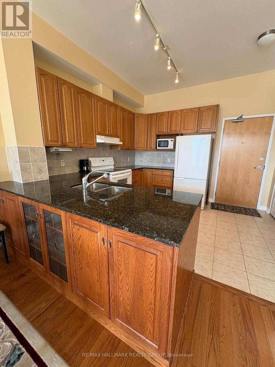 401 - 205 Bolton Street, Ottawa, ON - Indoor Photo Showing Kitchen With Double Sink