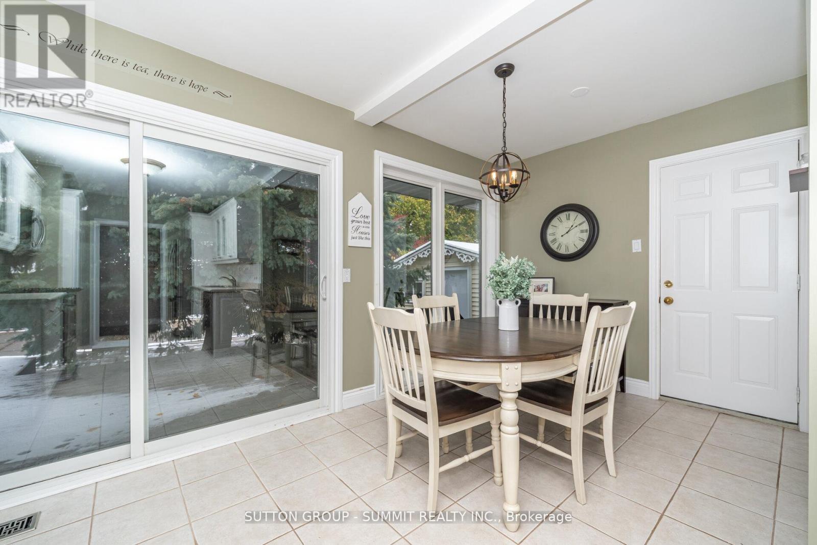 25 Sora Drive, Mississauga, ON - Indoor Photo Showing Dining Room