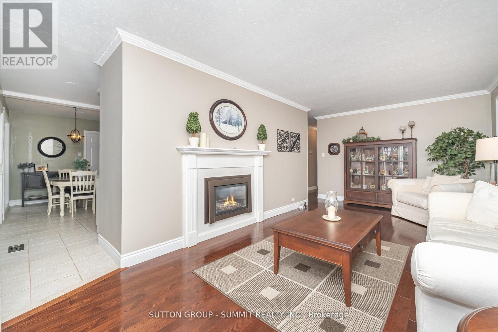 25 Sora Drive, Mississauga, ON - Indoor Photo Showing Living Room With Fireplace