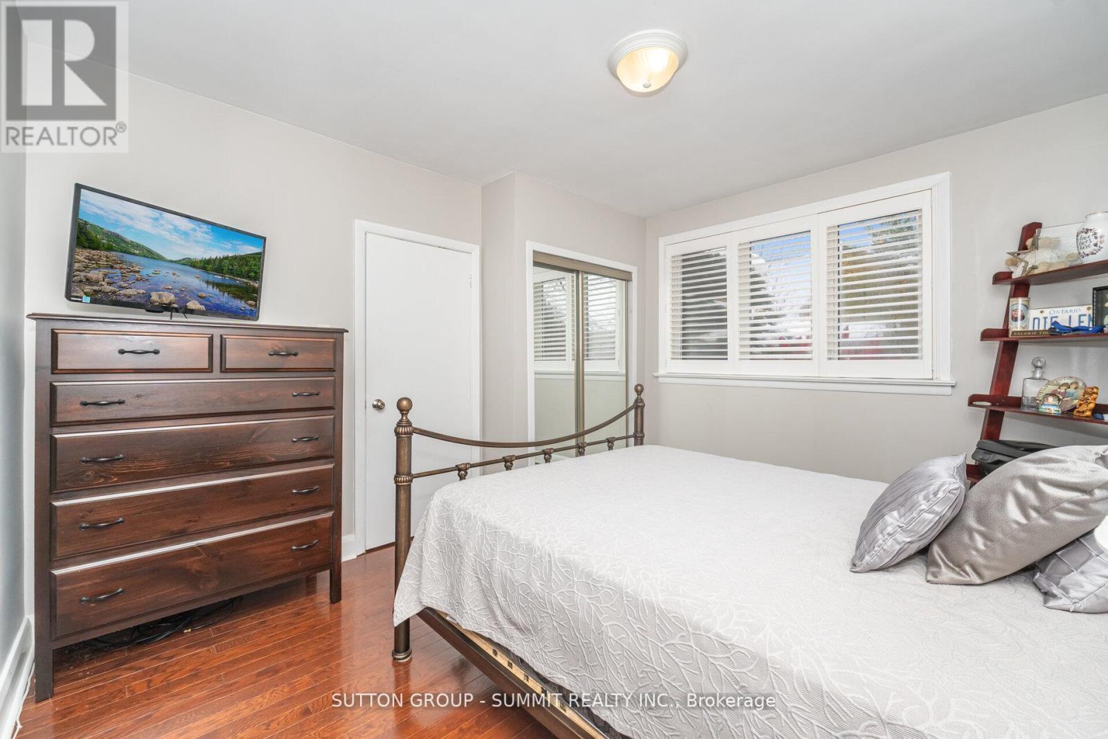 25 Sora Drive, Mississauga, ON - Indoor Photo Showing Bedroom