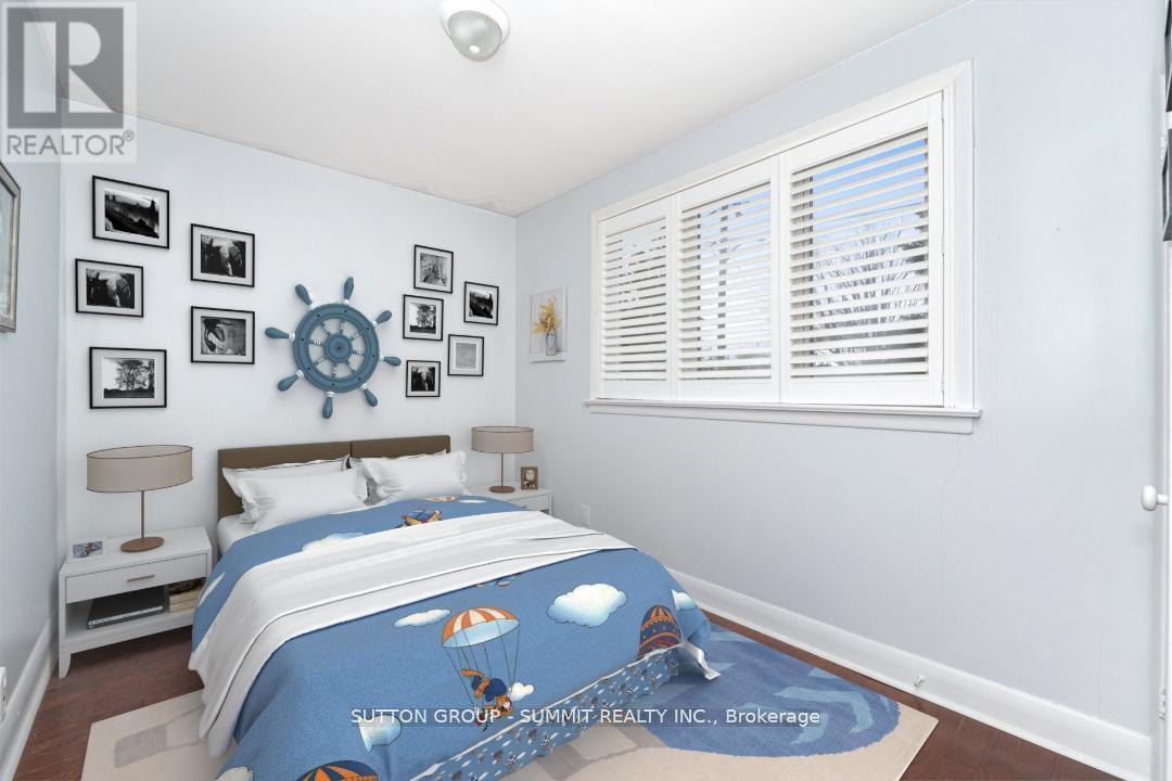 25 Sora Drive, Mississauga, ON - Indoor Photo Showing Bedroom