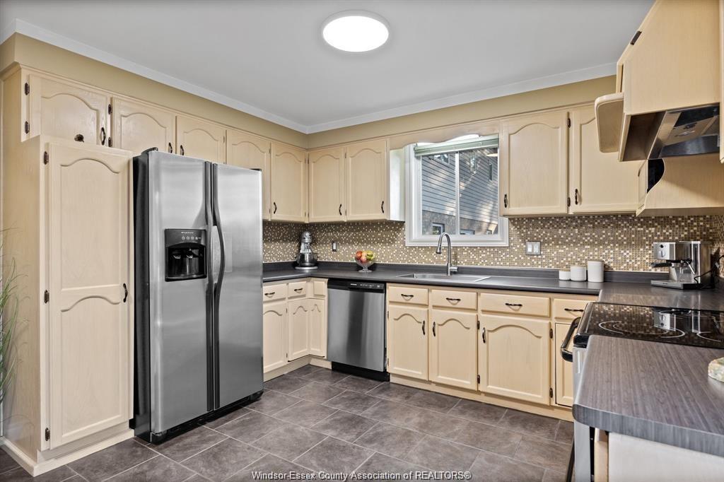 640 Delaware, Lasalle, ON