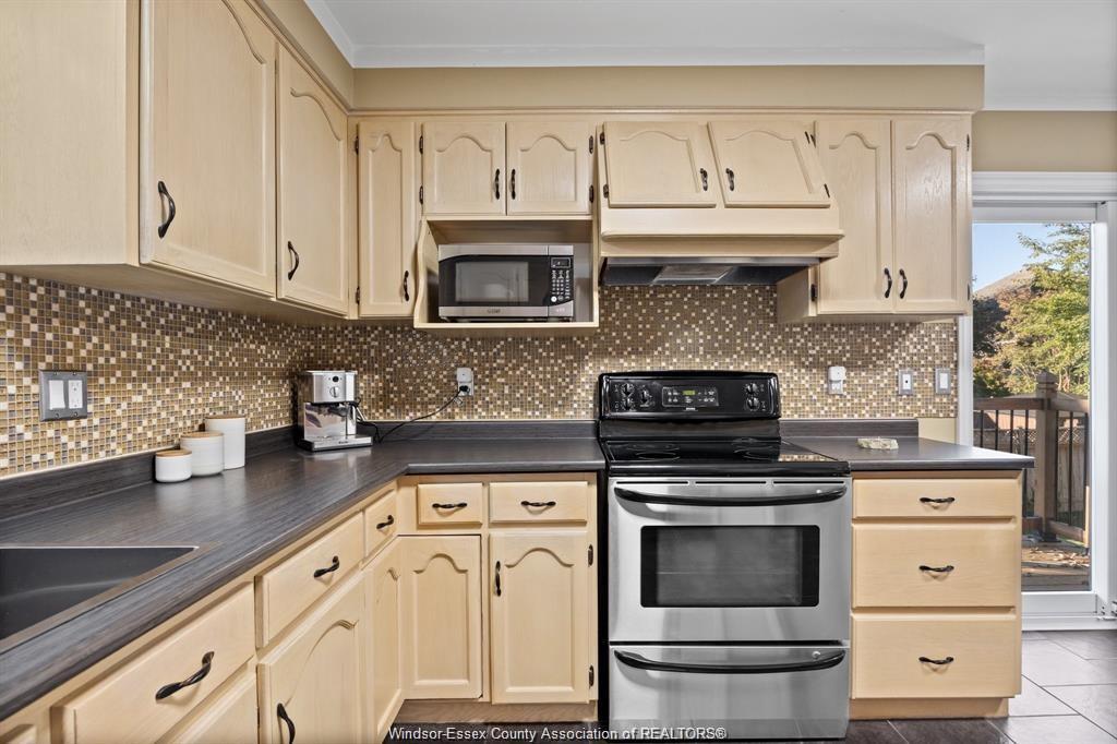 640 Delaware, Lasalle, ON