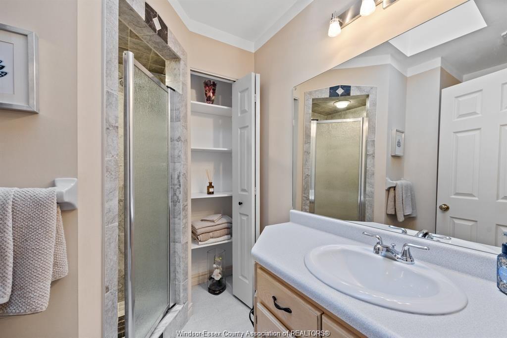 640 Delaware, Lasalle, ON