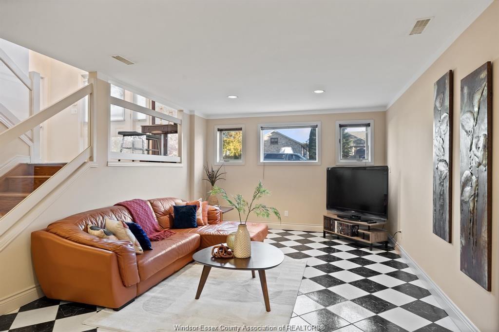 640 Delaware, Lasalle, ON