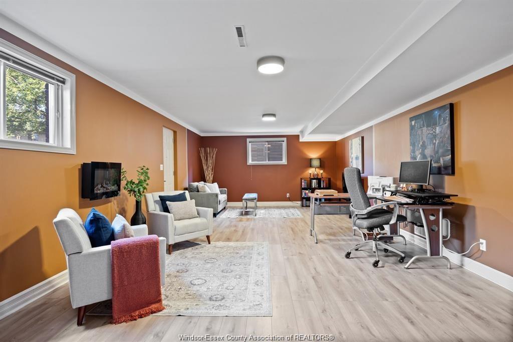 640 Delaware, Lasalle, ON