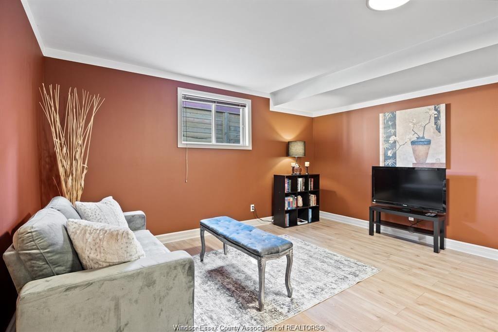 640 Delaware, Lasalle, ON