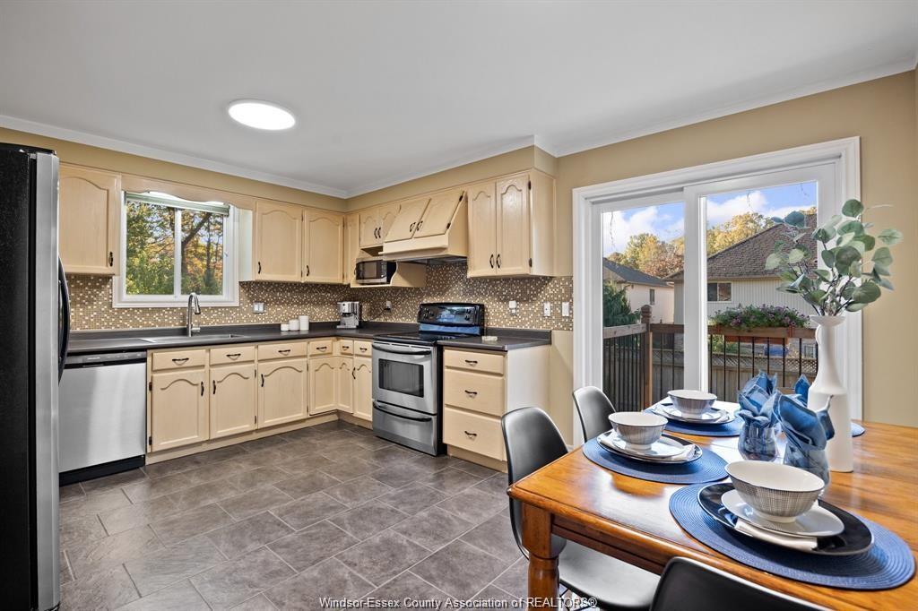 640 Delaware, Lasalle, ON