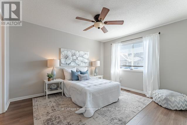 1637 Stover Crescent, Milton (Cl Clarke), ON - Indoor Photo Showing Bedroom