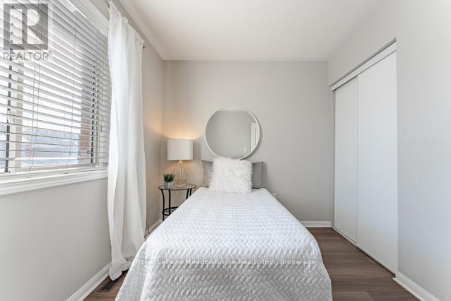 1637 Stover Crescent, Milton (Cl Clarke), ON - Indoor Photo Showing Bedroom