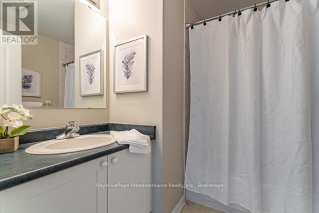 1637 Stover Crescent, Milton (Cl Clarke), ON - Indoor Photo Showing Bathroom