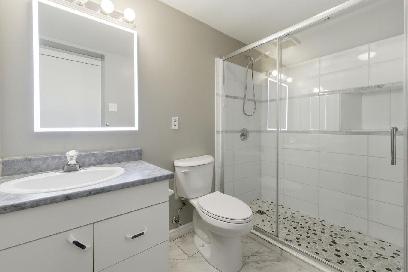 Bathroom - 9 Rue Monette, Gatineau (Gatineau), QC - Indoor Photo Showing Bathroom