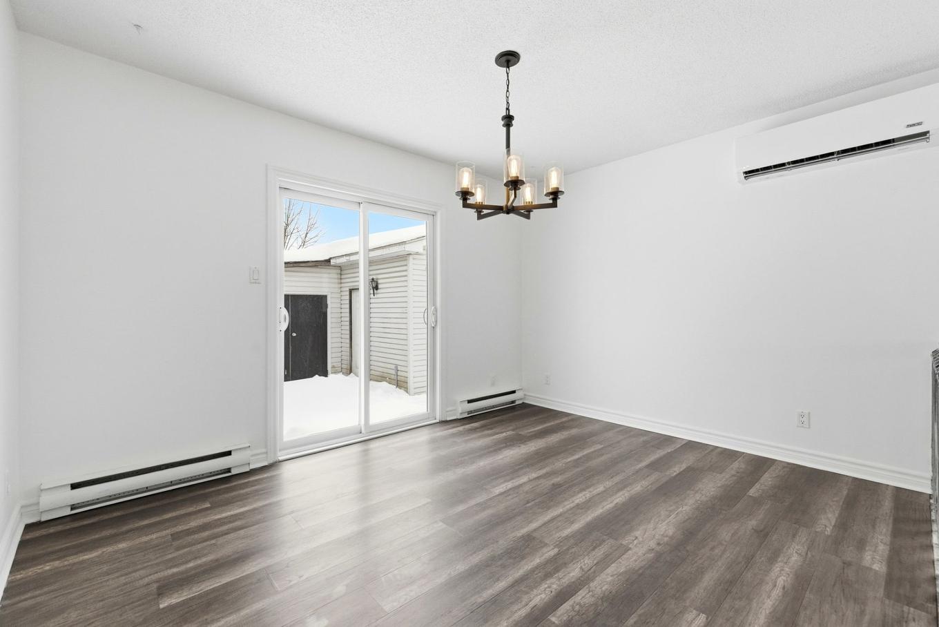 Dining room - 9 Rue Monette, Gatineau (Gatineau), QC - Indoor Photo Showing Other Room With Fireplace