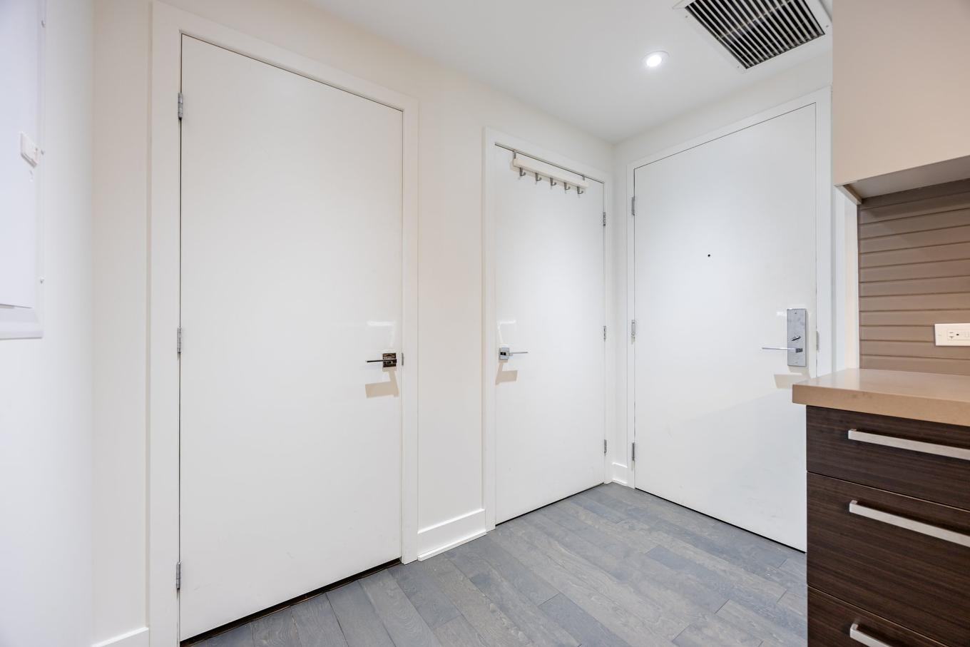 Hall d'entrée/Vestibule - 2210-1050 Rue Drummond, Montréal (Ville-Marie), QC - Indoor Photo Showing Other Room