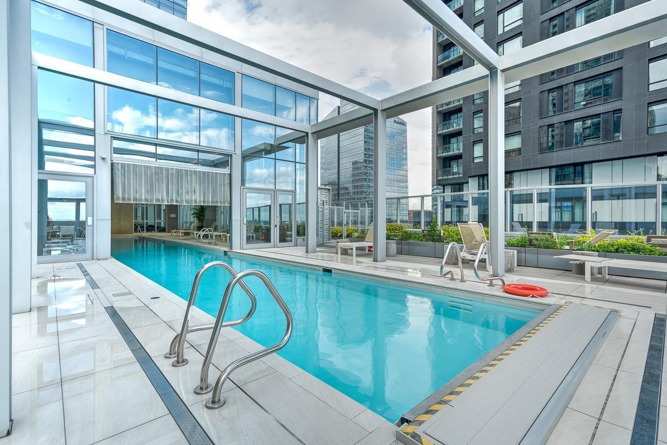 Piscine - 2210-1050 Rue Drummond, Montréal (Ville-Marie), QC - Outdoor With In Ground Pool