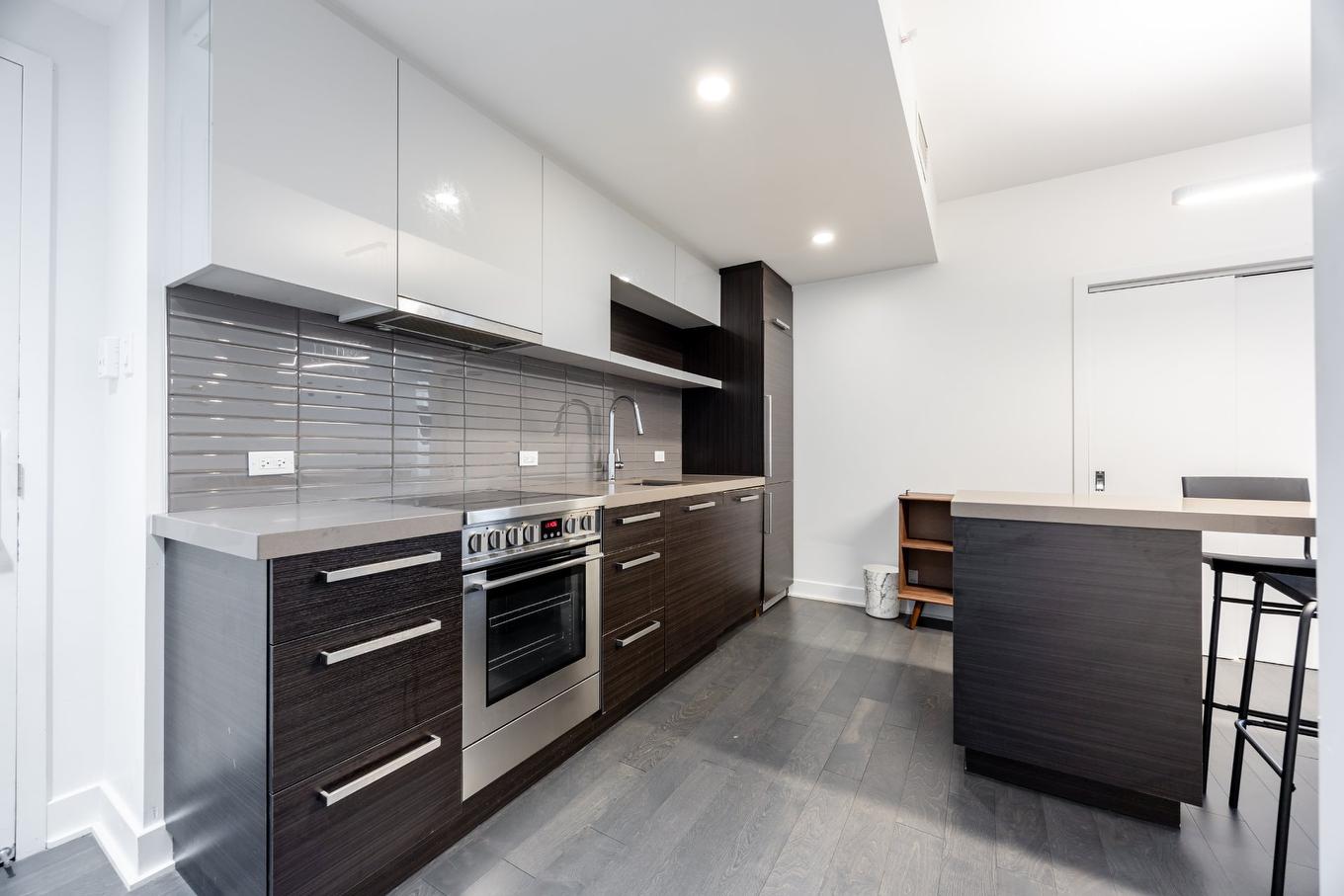 Cuisine - 2210-1050 Rue Drummond, Montréal (Ville-Marie), QC - Indoor Photo Showing Kitchen With Upgraded Kitchen