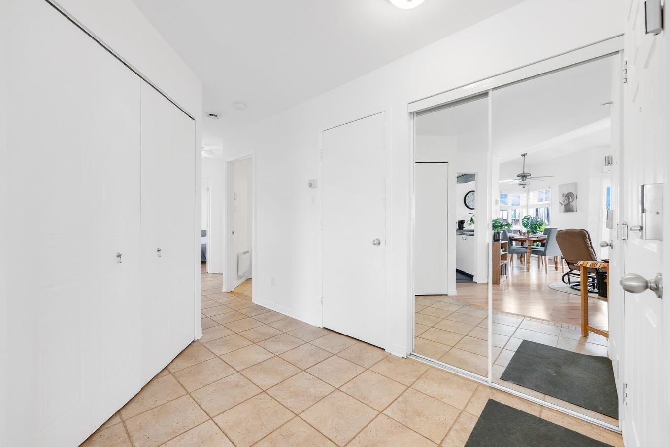 Hall d'entrée/Vestibule - 301-190 Rue Parent, Longueuil (Greenfield Park), QC - Indoor Photo Showing Other Room