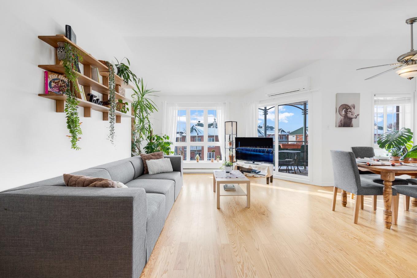 Salon - 301-190 Rue Parent, Longueuil (Greenfield Park), QC - Indoor Photo Showing Living Room