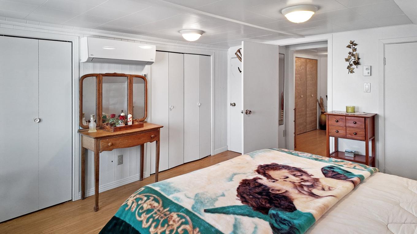 Chambre à coucher principale - 221 Ch. Du Roi, Saint-Antoine-De-L'Isle-Aux-Grues, QC - Indoor Photo Showing Bedroom