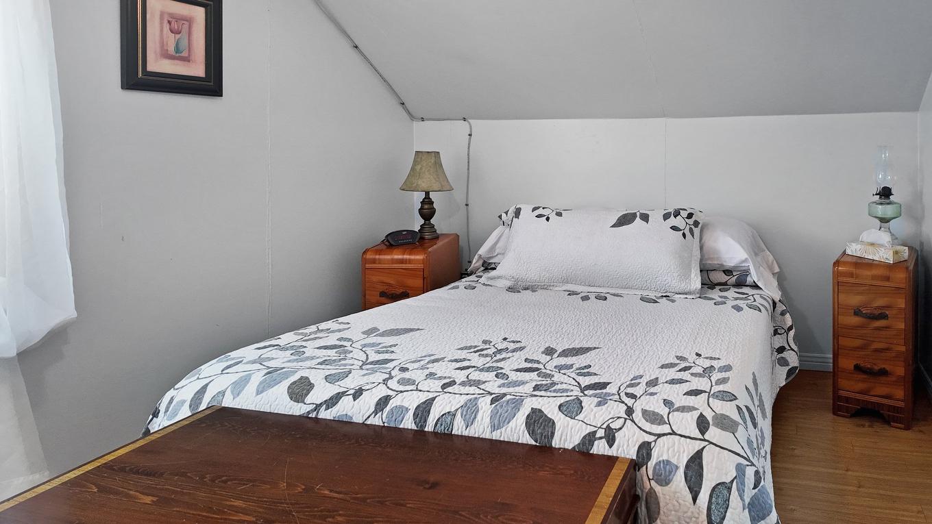 Chambre à coucher - 221 Ch. Du Roi, Saint-Antoine-De-L'Isle-Aux-Grues, QC - Indoor Photo Showing Bedroom