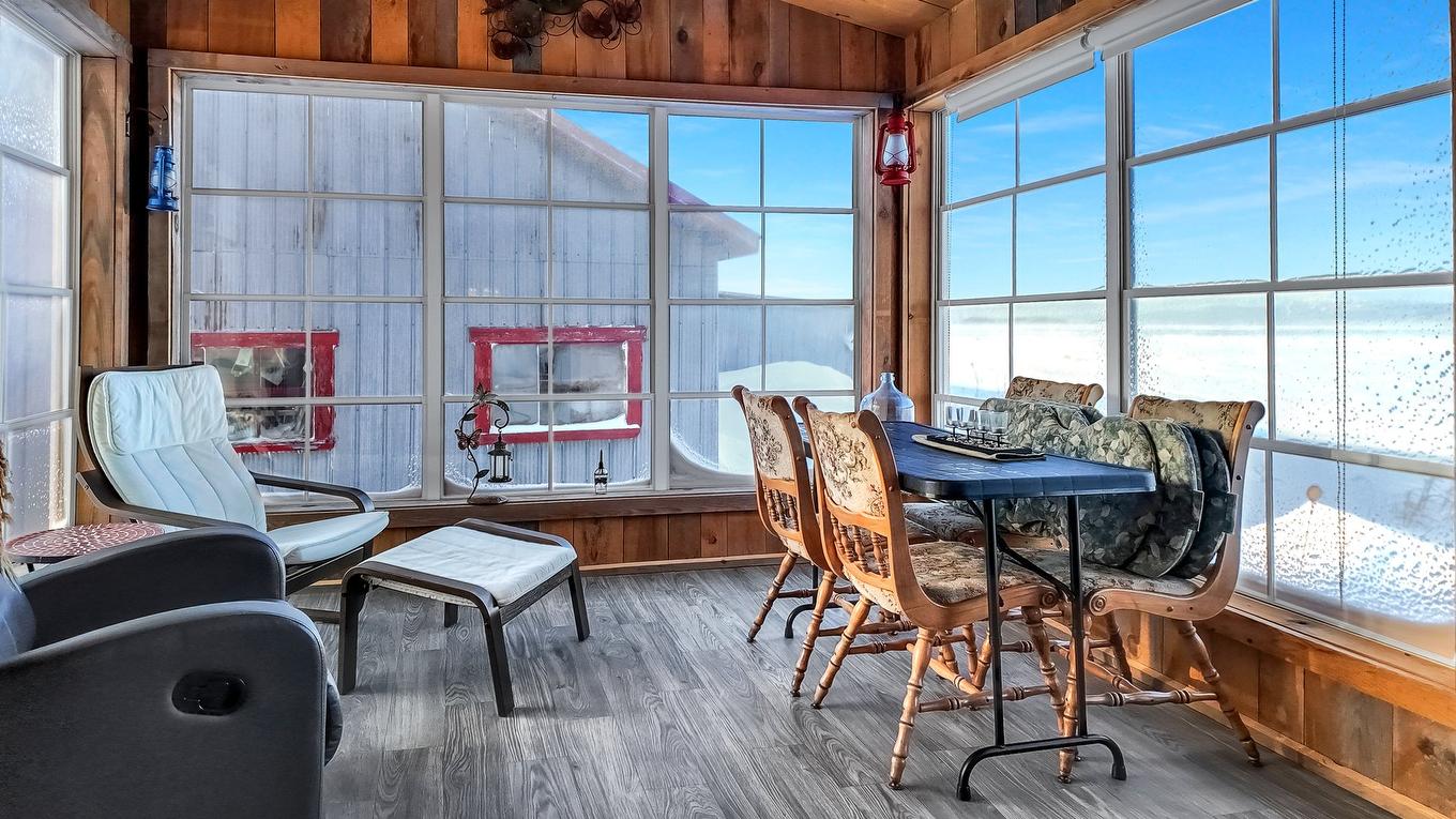 Solarium/Verrière - 221 Ch. Du Roi, Saint-Antoine-De-L'Isle-Aux-Grues, QC - Indoor Photo Showing Dining Room
