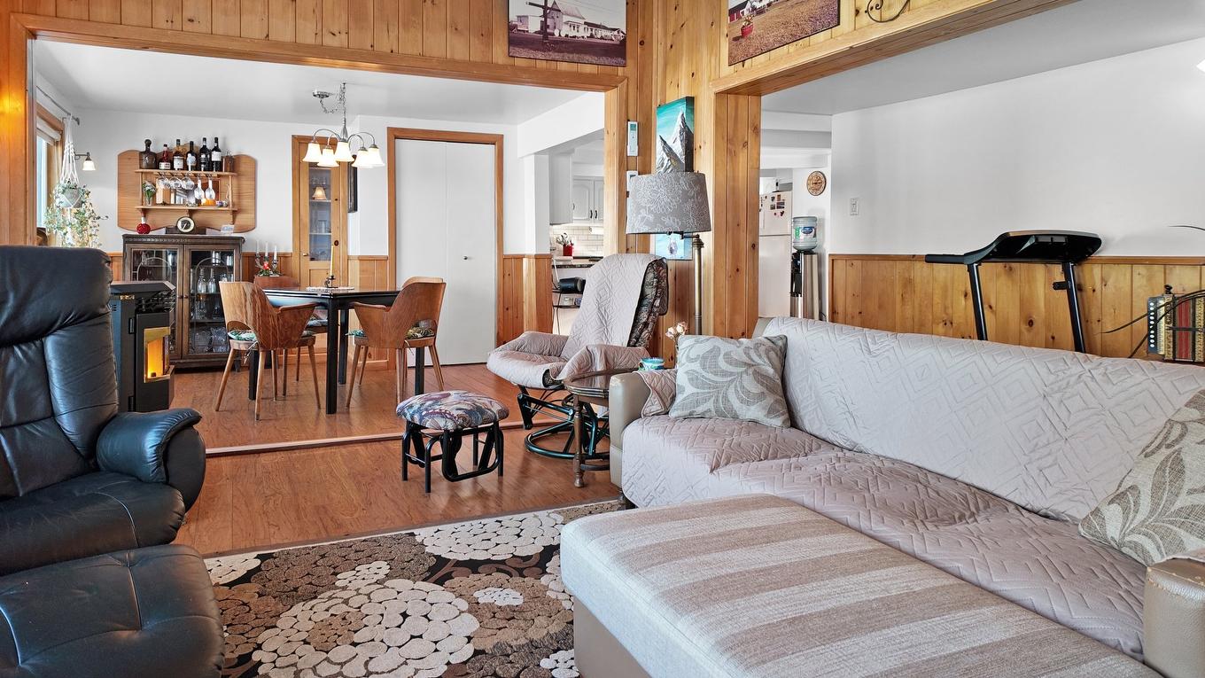 Salon - 221 Ch. Du Roi, Saint-Antoine-De-L'Isle-Aux-Grues, QC - Indoor Photo Showing Living Room