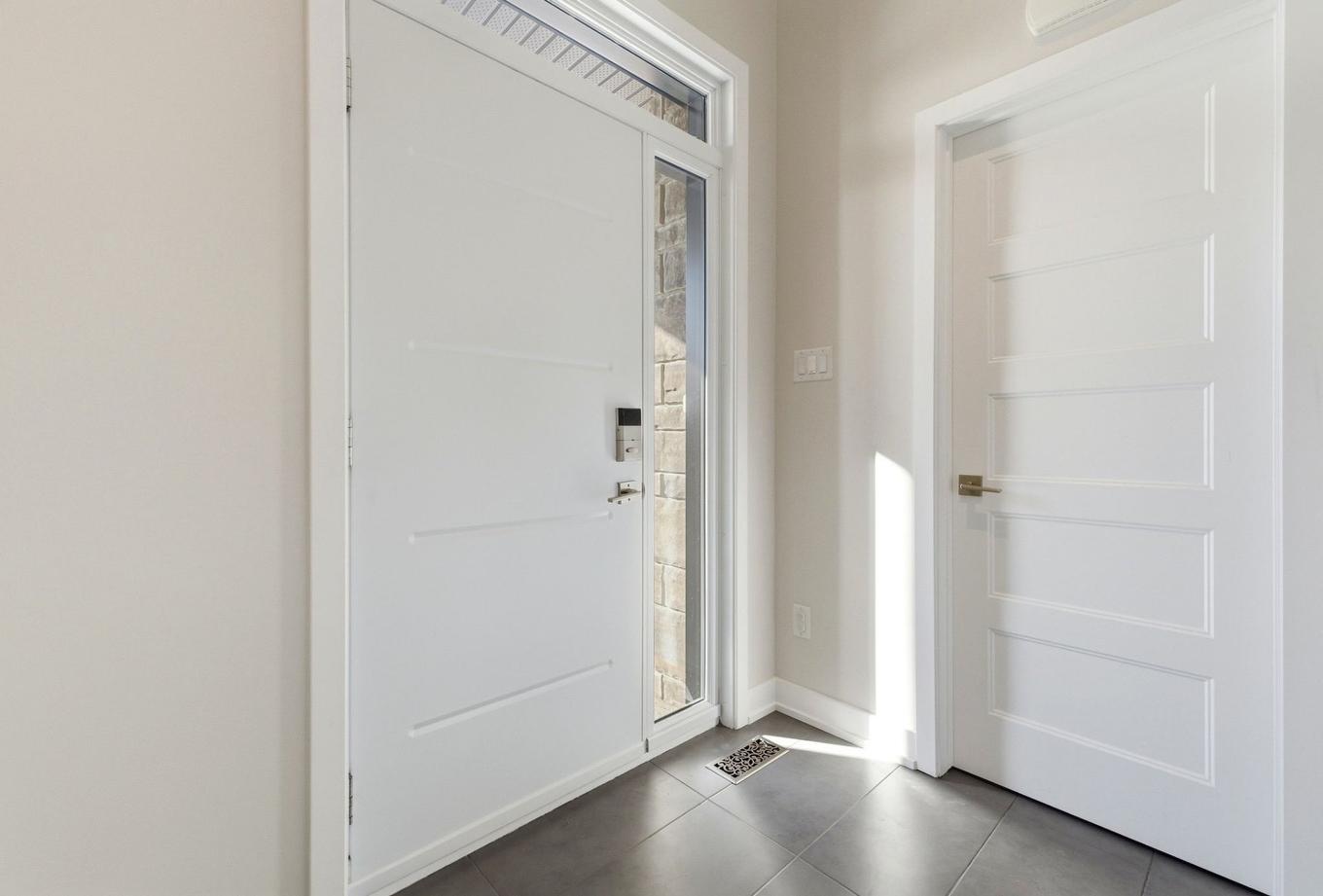 Hall d'entrée/Vestibule - 312 Ch. Jean-Paul-Lemieux, Chelsea, QC - Indoor Photo Showing Other Room