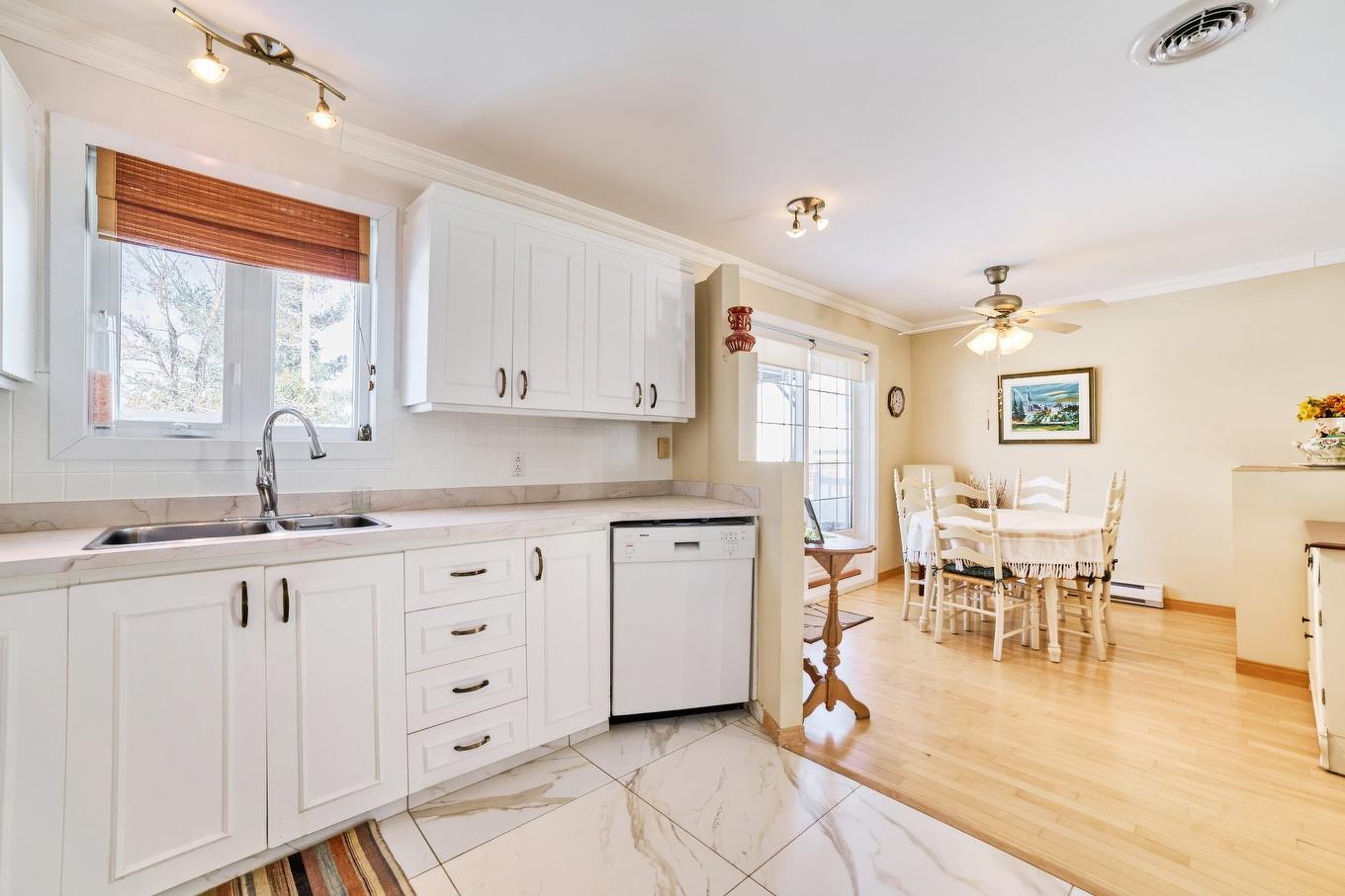 Kitchen - 658 Rue Rabelais, Saguenay (Chicoutimi), QC - Indoor