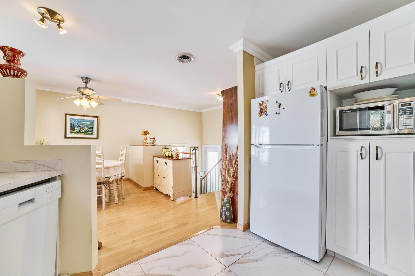 Overall view - 658 Rue Rabelais, Saguenay (Chicoutimi), QC - Indoor Photo Showing Kitchen