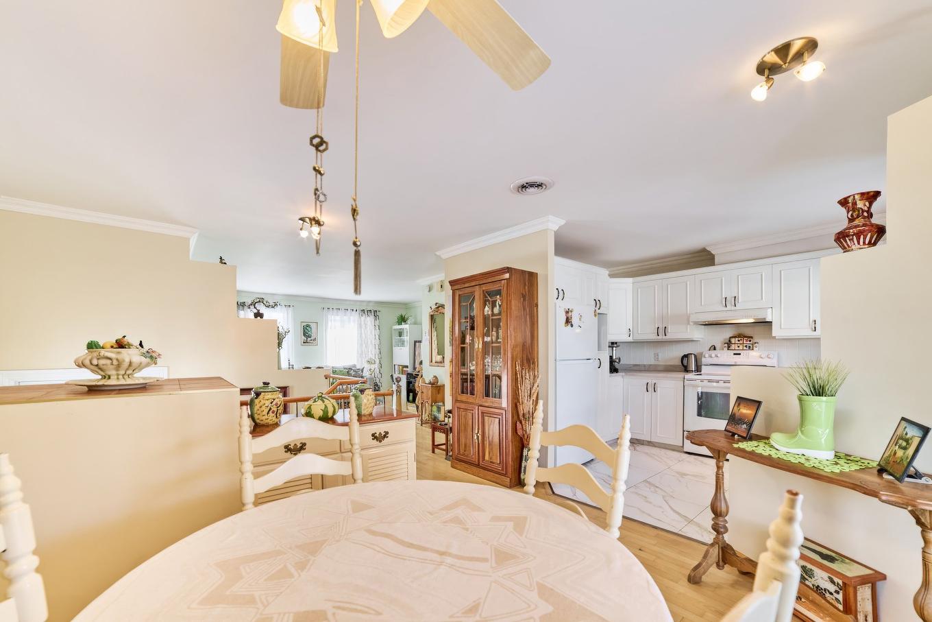 Dining room - 658 Rue Rabelais, Saguenay (Chicoutimi), QC - Indoor Photo Showing Dining Room
