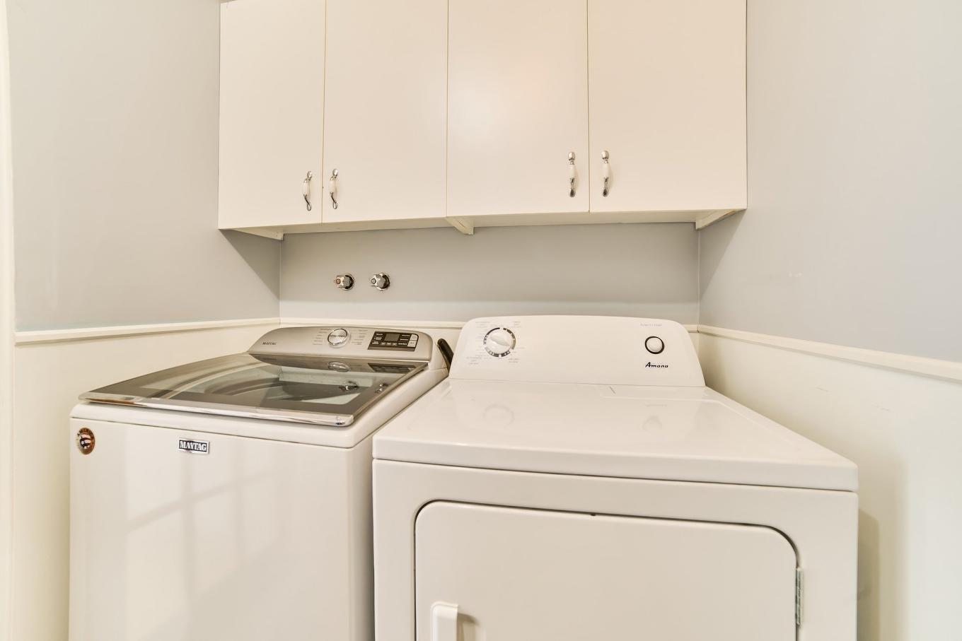 Powder room - 658 Rue Rabelais, Saguenay (Chicoutimi), QC - Indoor Photo Showing Laundry Room