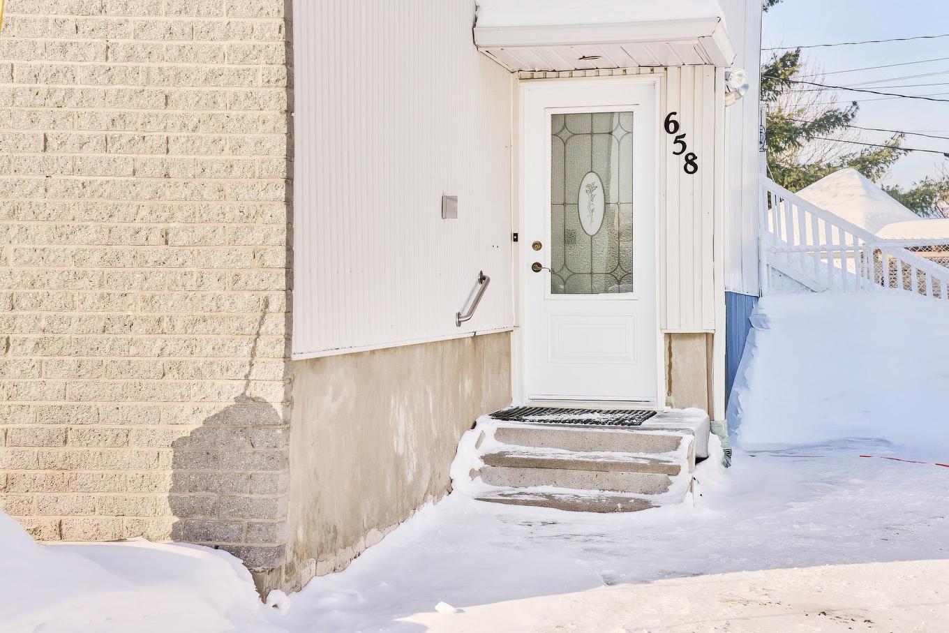 Exterior entrance - 658 Rue Rabelais, Saguenay (Chicoutimi), QC - Outdoor