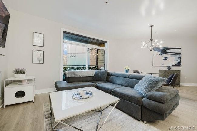 201-606 Speed Ave, Victoria, BC - Indoor Photo Showing Living Room