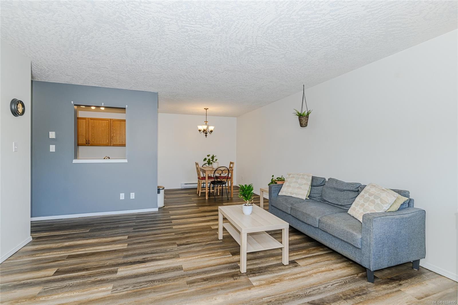 307-3226 Cowichan Lake Rd, Duncan, BC - Indoor Photo Showing Living Room