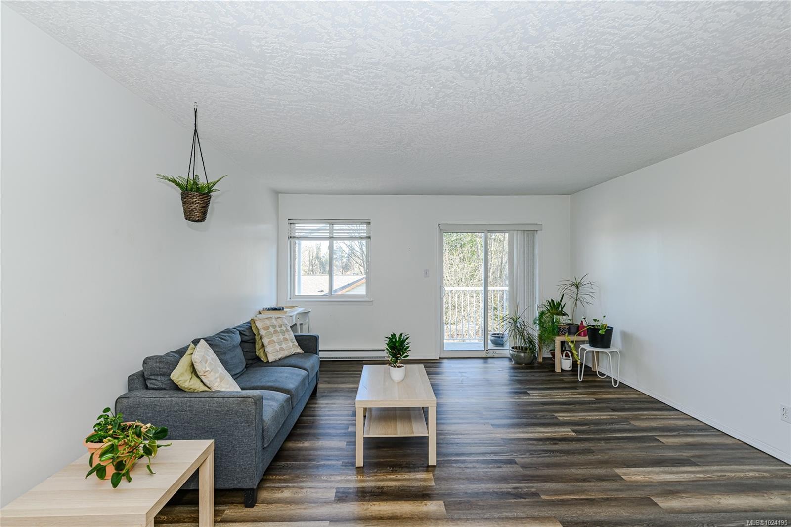 307-3226 Cowichan Lake Rd, Duncan, BC - Indoor Photo Showing Living Room
