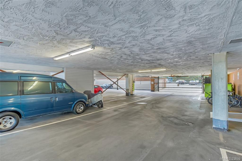 309-30 Cavan St, Nanaimo, BC - Indoor Photo Showing Garage