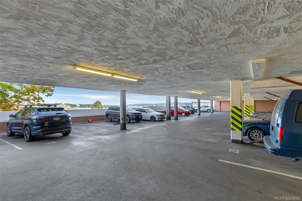 309-30 Cavan St, Nanaimo, BC - Indoor Photo Showing Garage