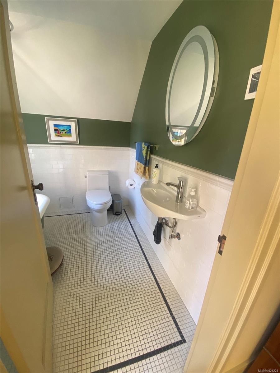 903 Humboldt St, Victoria, BC - Indoor Photo Showing Bathroom