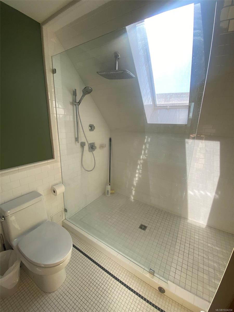 903 Humboldt St, Victoria, BC - Indoor Photo Showing Bathroom
