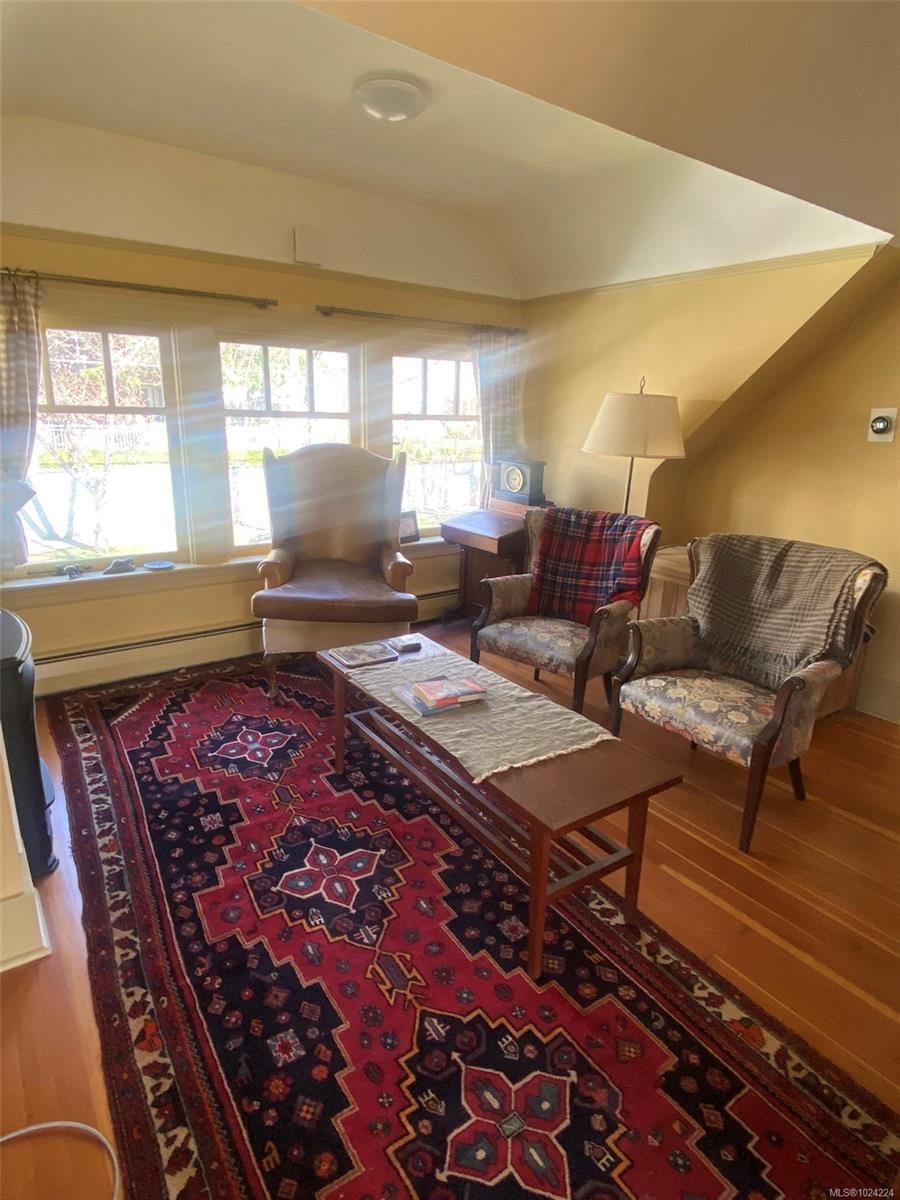903 Humboldt St, Victoria, BC - Indoor Photo Showing Living Room