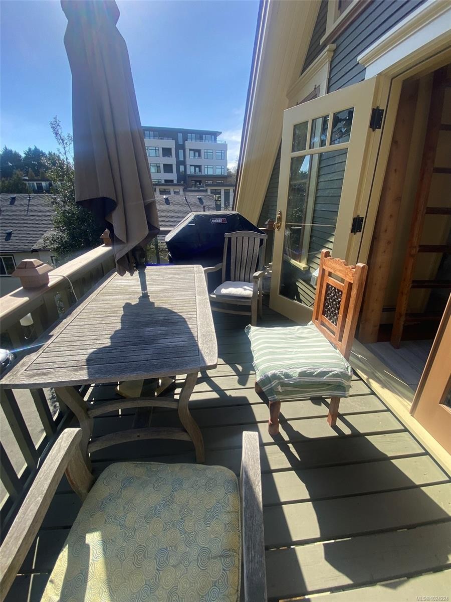 903 Humboldt St, Victoria, BC - Outdoor With Exterior