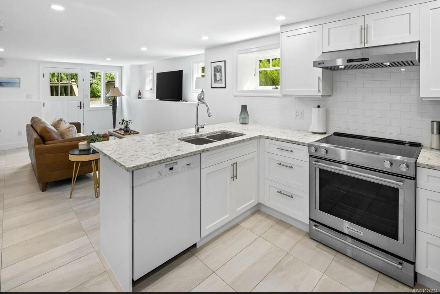 903 Humboldt St, Victoria, BC - Indoor Photo Showing Kitchen With Double Sink