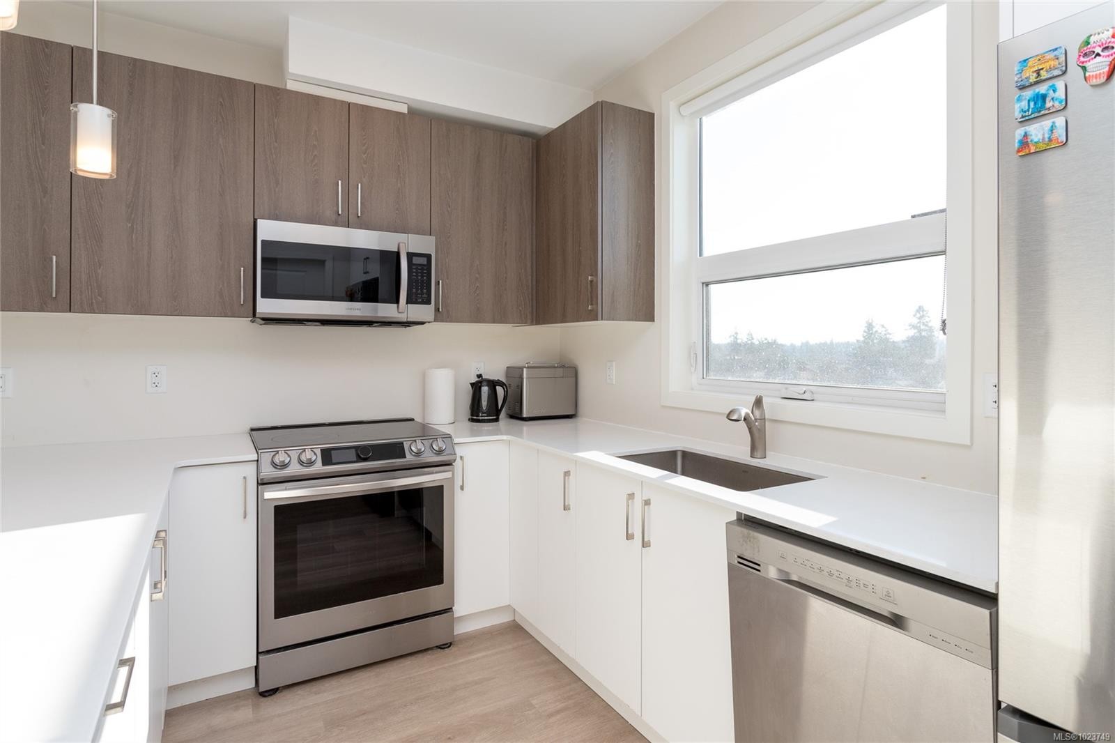 506-815 Orono Ave, Langford, BC - Indoor Photo Showing Kitchen With Stainless Steel Kitchen With Upgraded Kitchen