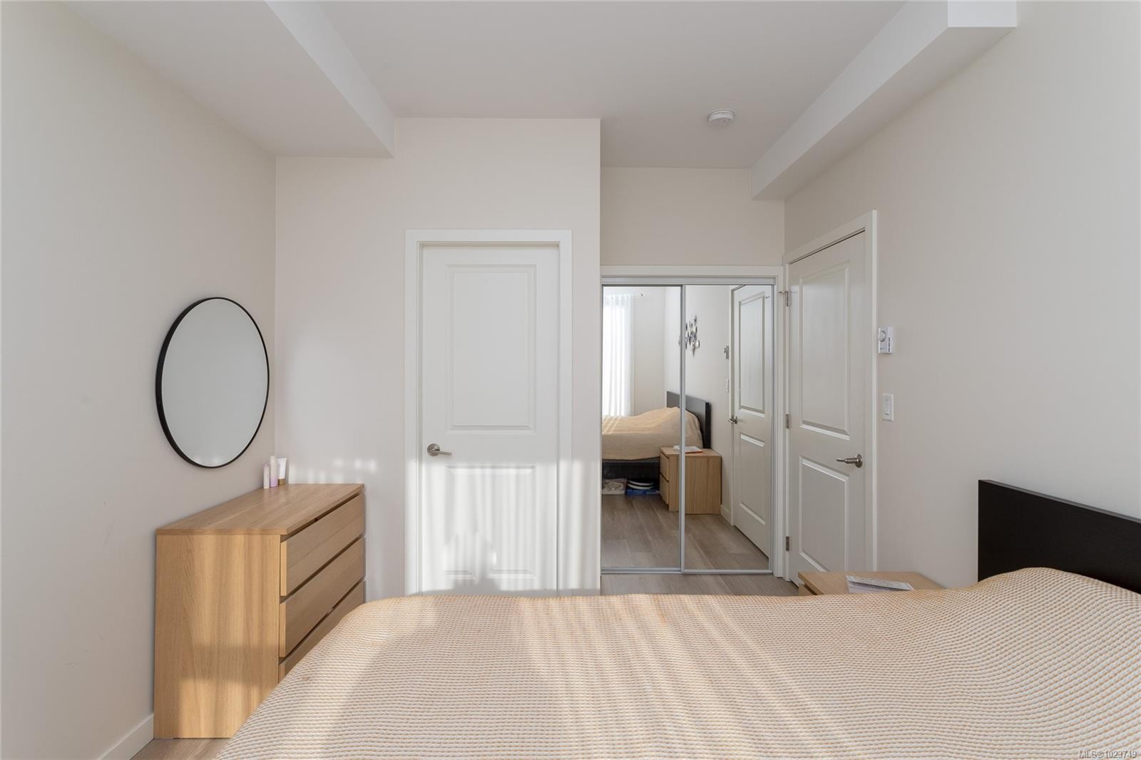 506-815 Orono Ave, Langford, BC - Indoor Photo Showing Bedroom