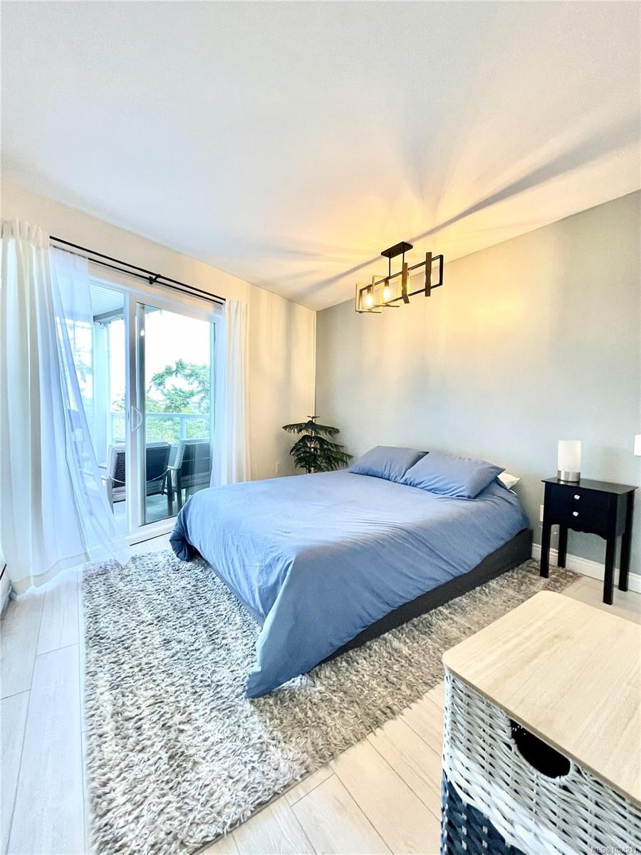 359-2930 Washington Ave, Victoria, BC - Indoor Photo Showing Bedroom