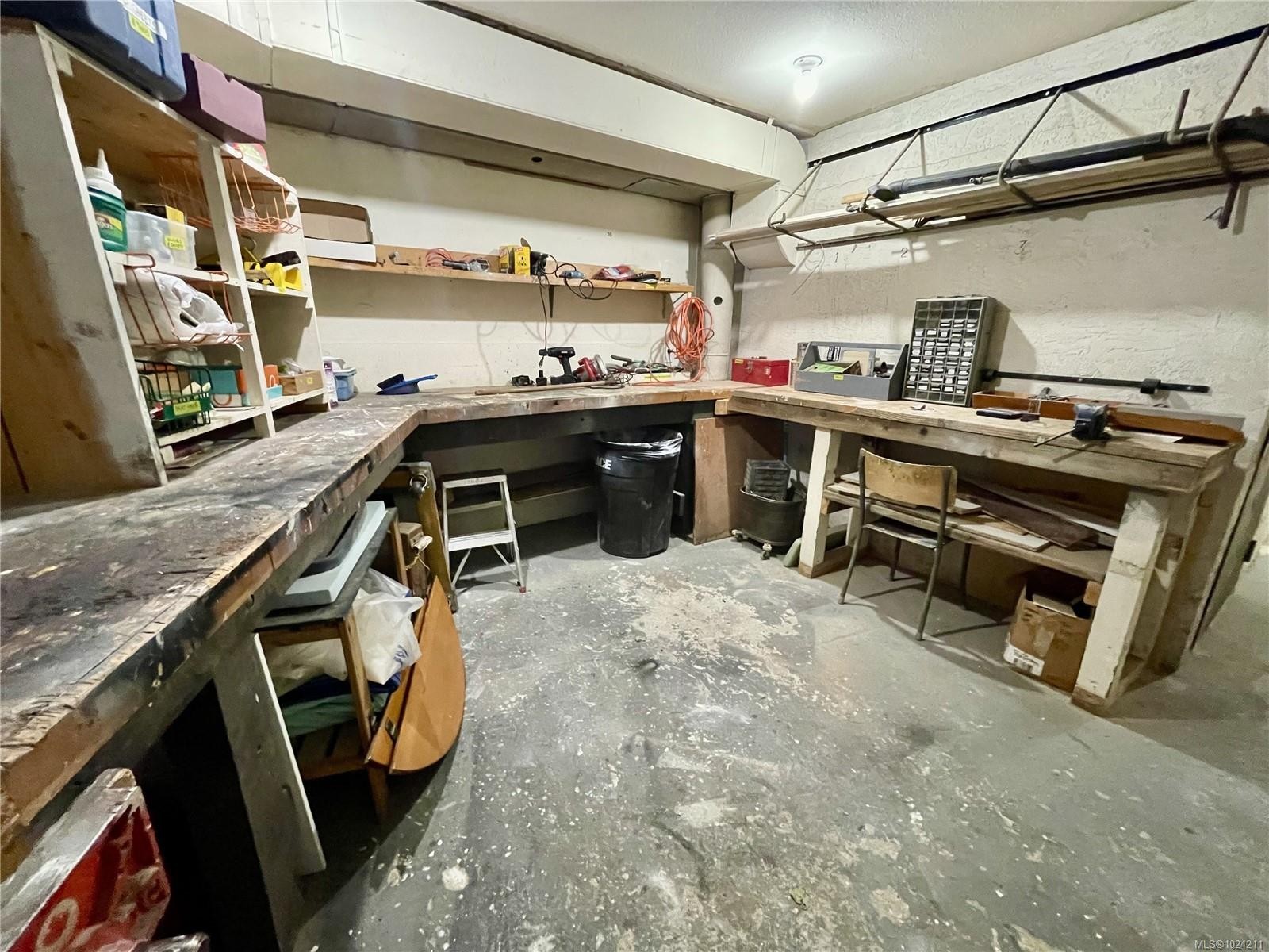 359-2930 Washington Ave, Victoria, BC - Indoor