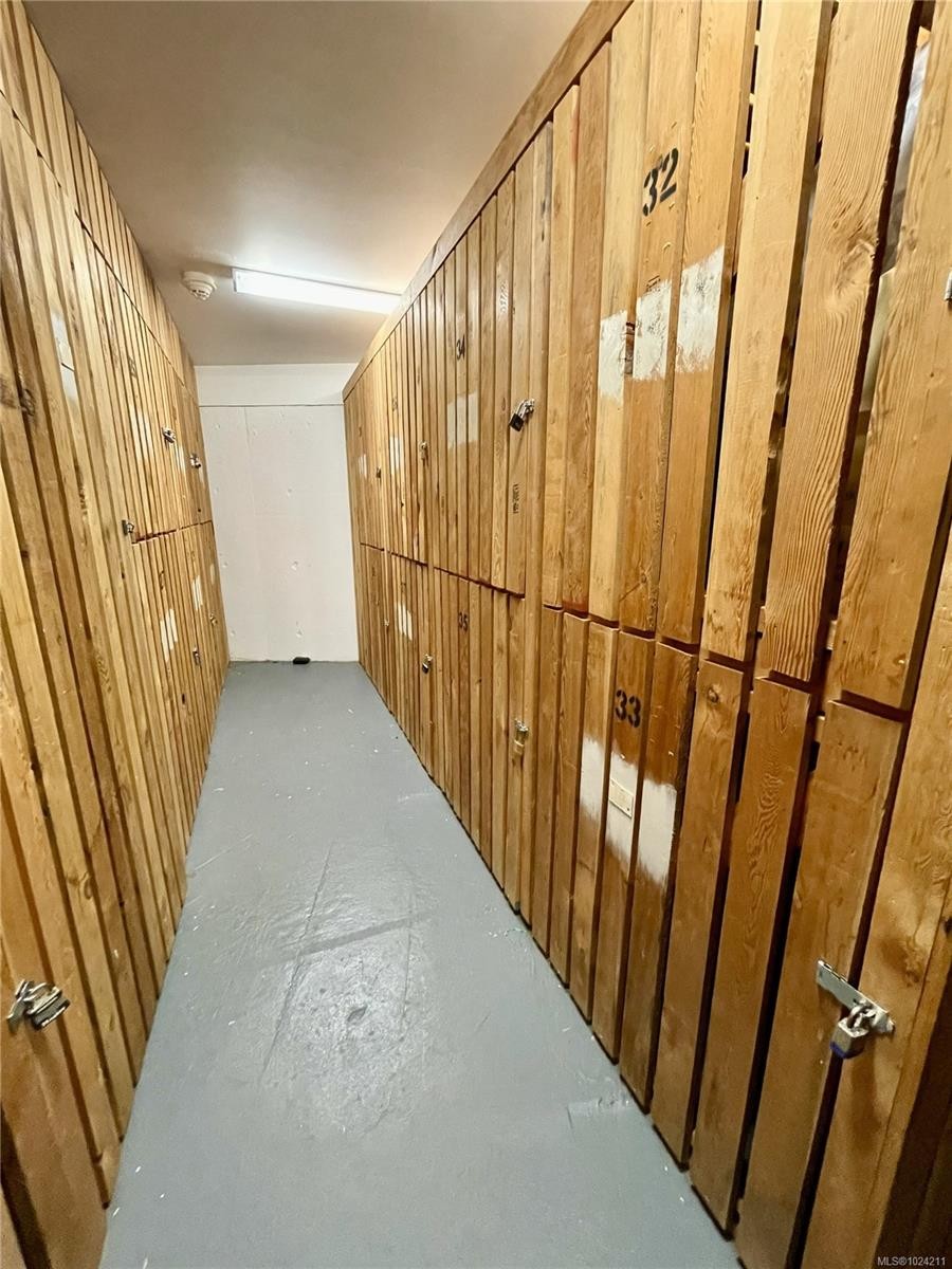 359-2930 Washington Ave, Victoria, BC - Indoor Photo Showing Other Room