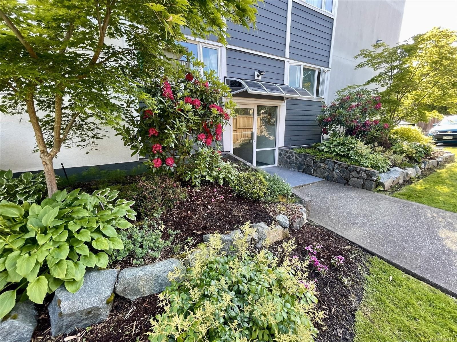 359-2930 Washington Ave, Victoria, BC - Outdoor