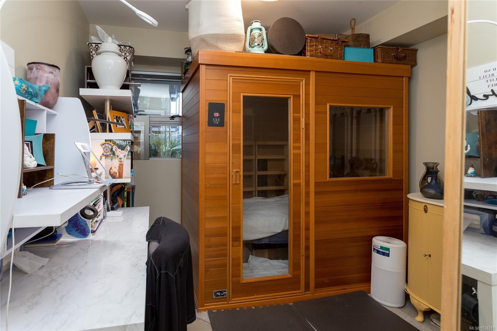 109-797 Tyee Rd, Victoria, BC - Indoor