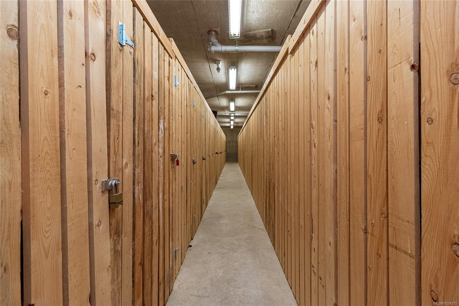 109-797 Tyee Rd, Victoria, BC - Indoor Photo Showing Other Room